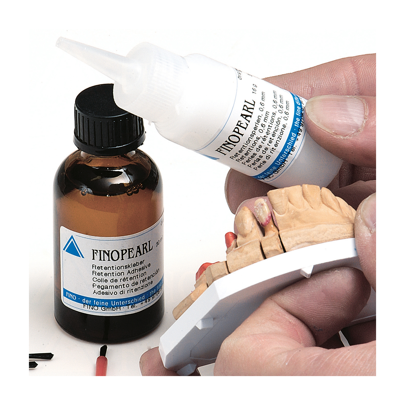 FINOPEARL Retention Adhesive - 30 ml FINOPEARL Retention Adhesive - 30 ml